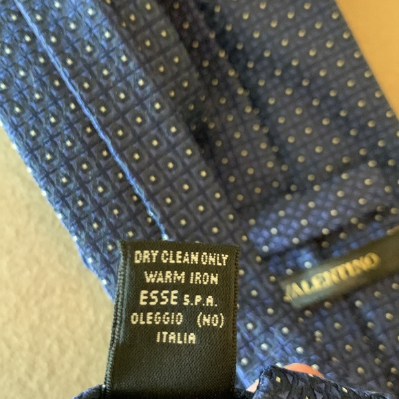 VALENTINO MENS BLUE SILK TIE - Picture 4 of 7